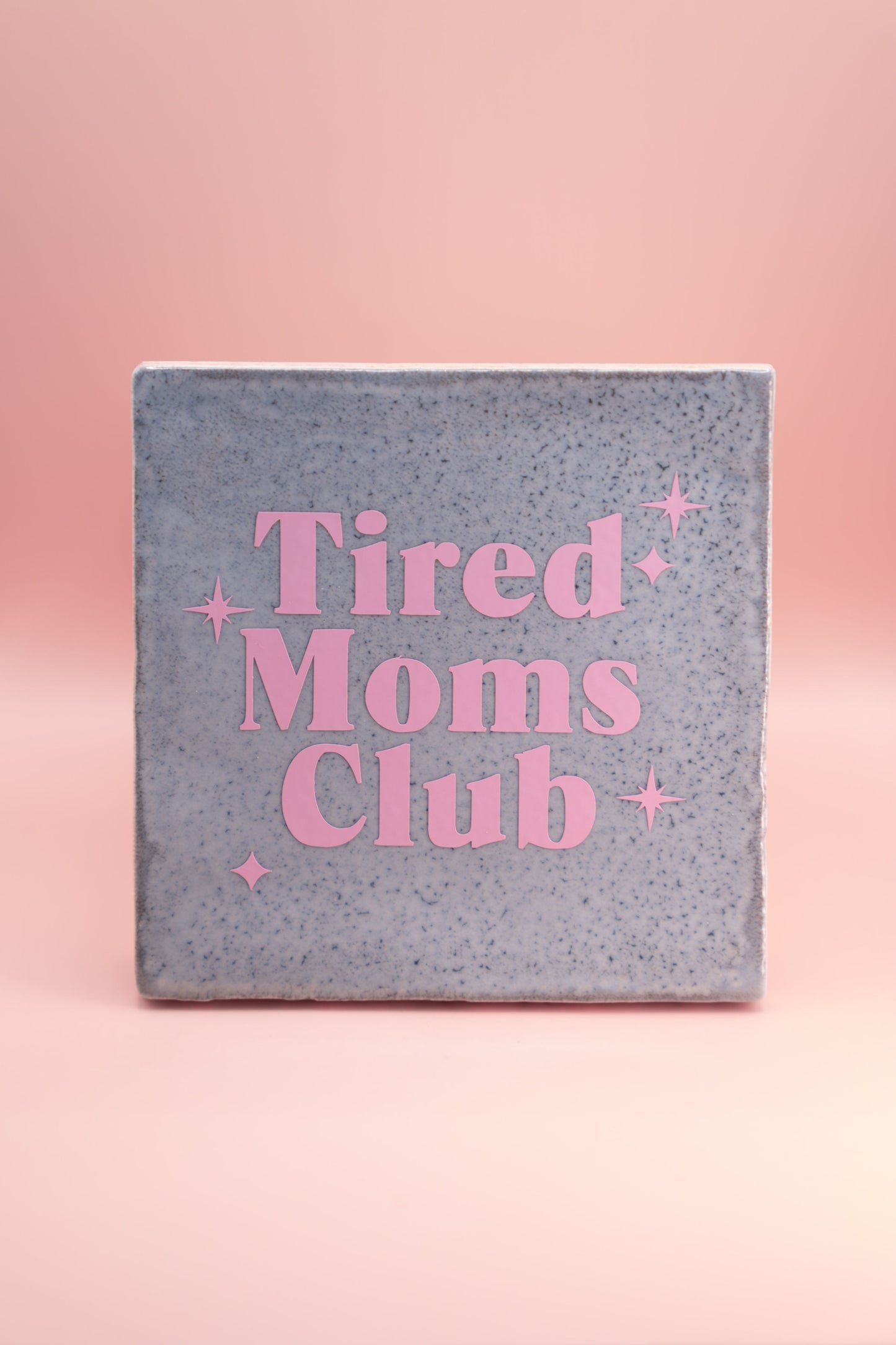 Tired moms club - tegeltje 10x10